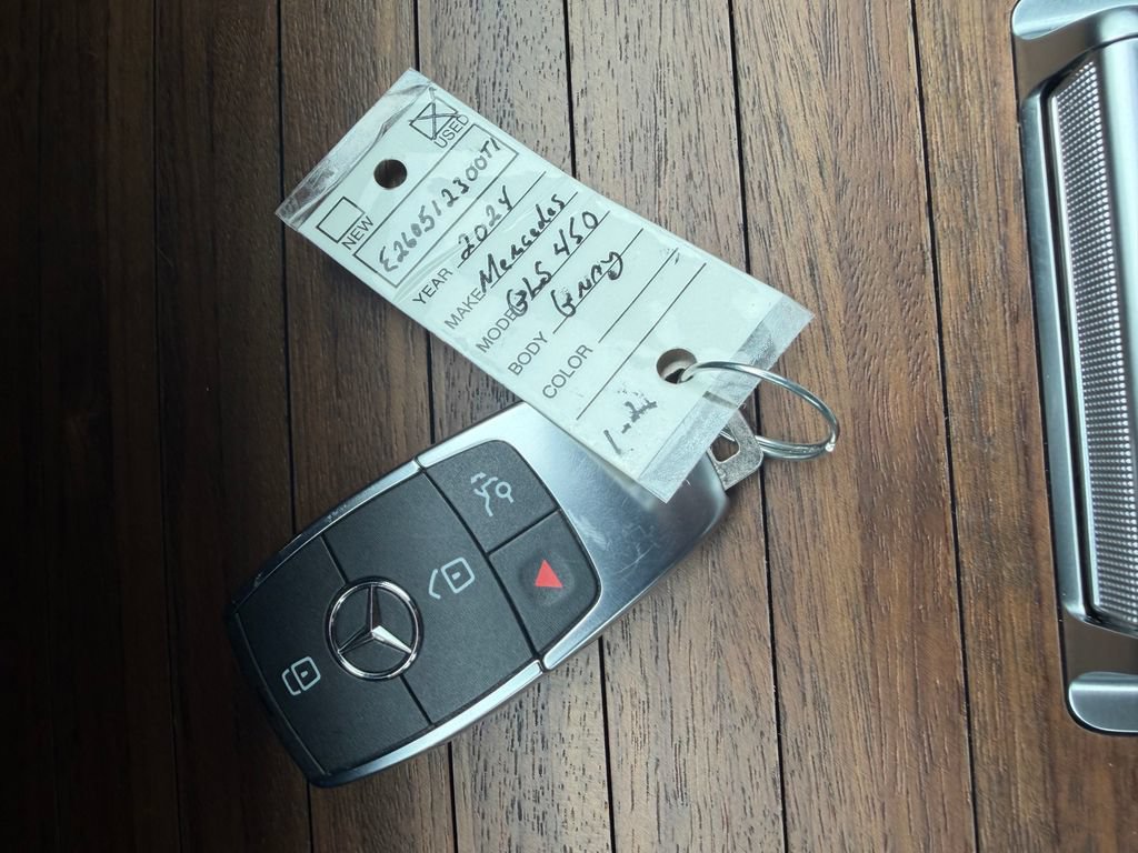 Used 2024 Mercedes-Benz GLS 450 4MATIC image 40