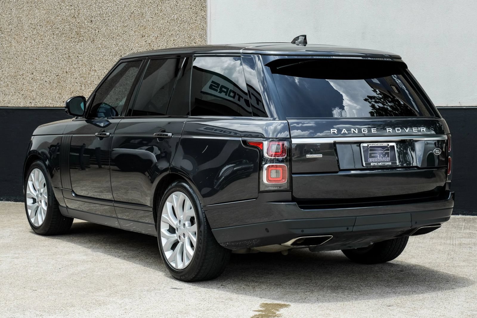 Used 2019 Land Rover Range Rover Supercharged AWD/4WD image 12