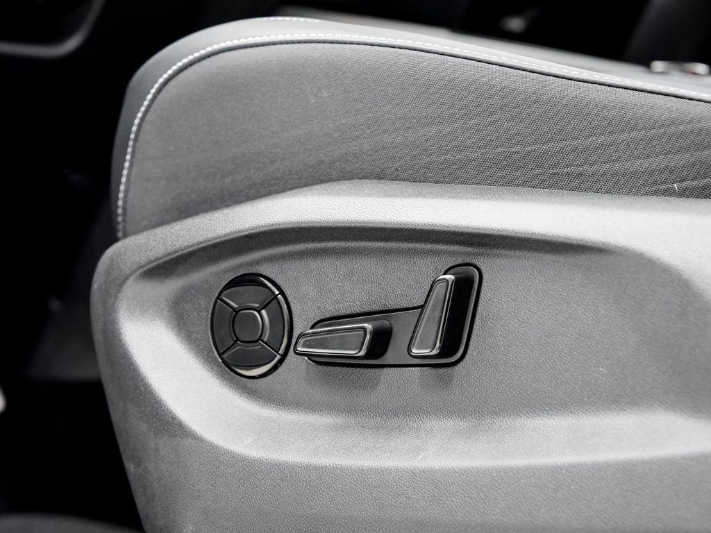 Used 2025 Volkswagen Tiguan SE R-Line AWD/4WD image 11