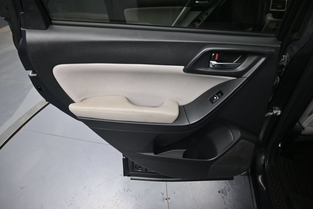 Used 2017 Subaru Forester 2.5i Limited AWD/4WD image 27