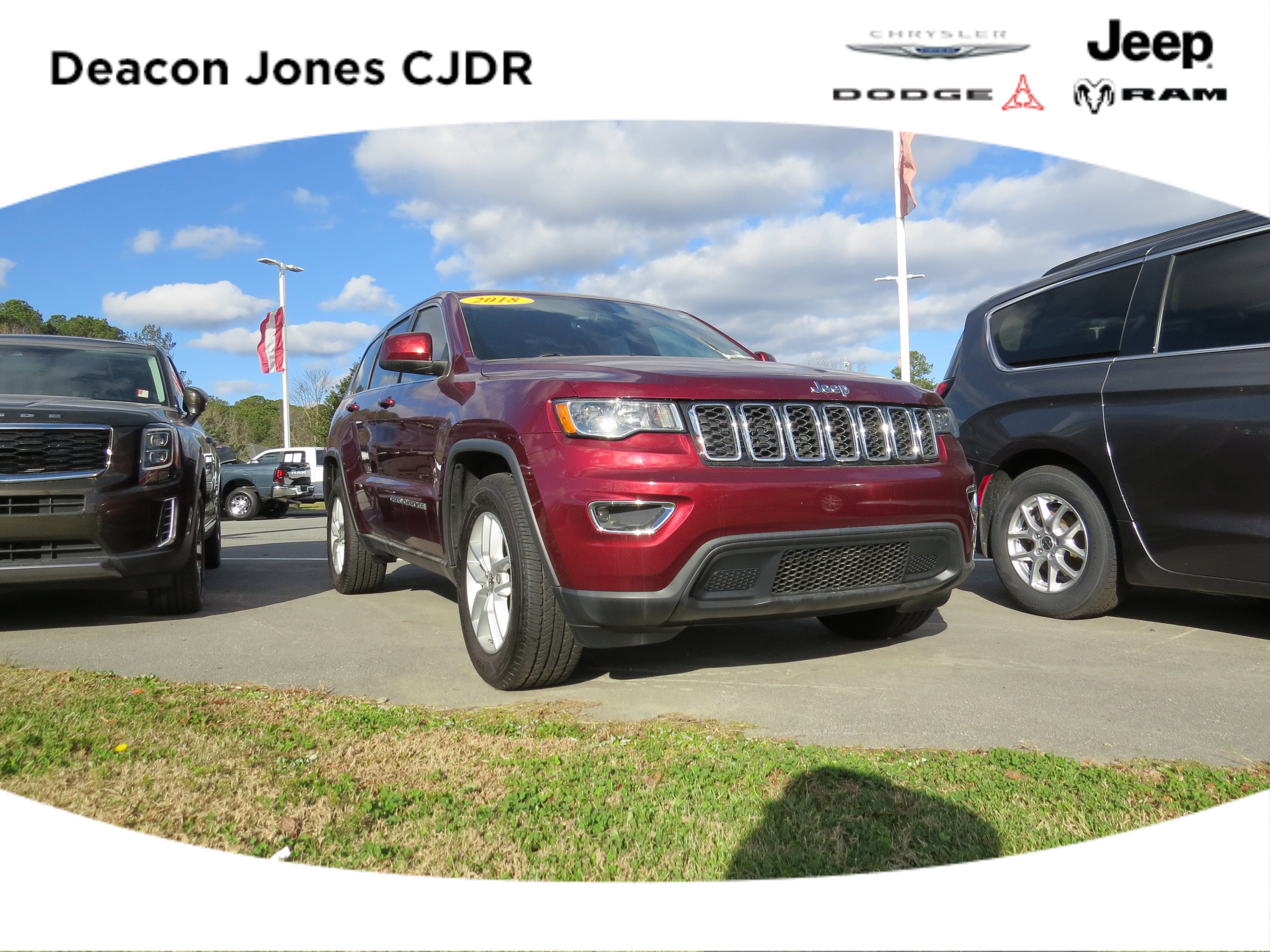Used 2018 Jeep Grand Cherokee Laredo image 1