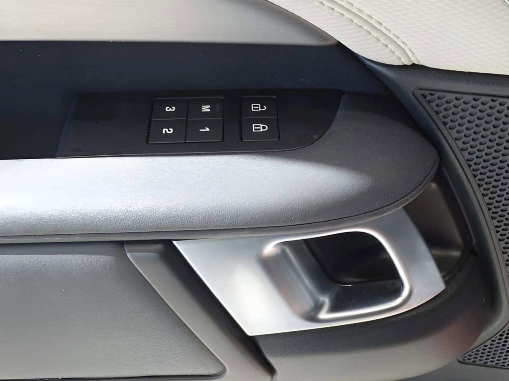 Used 2022 Land Rover Discovery HSE R-Dynamic image 37