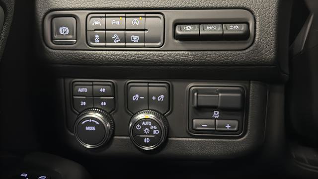 Used 2024 GMC Yukon XL Denali w/ Max Trailering Package AWD/4WD image 33