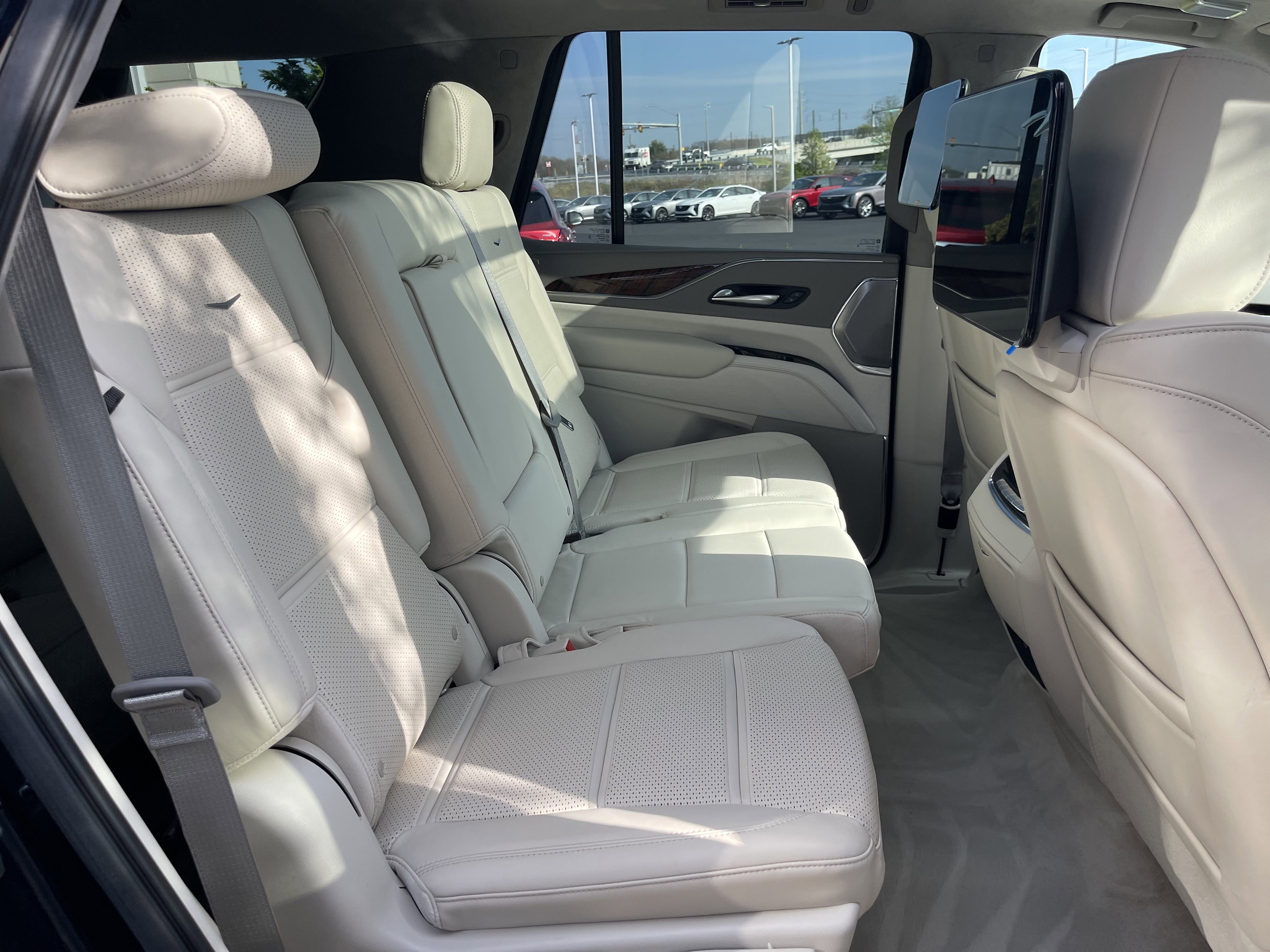 Used 2021 Cadillac Escalade Premium Luxury Platinum image 21