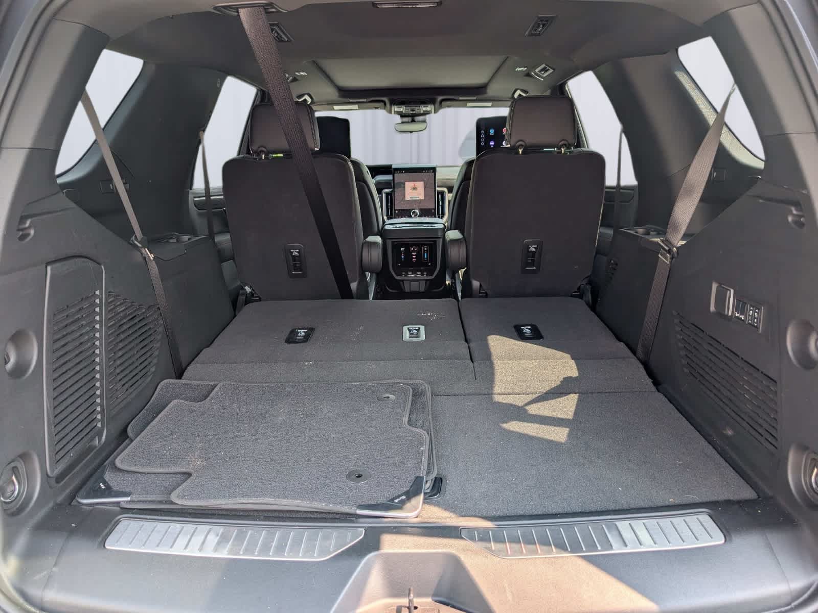 Used 2025 GMC Yukon AT4 Ultimate AWD/4WD image 15