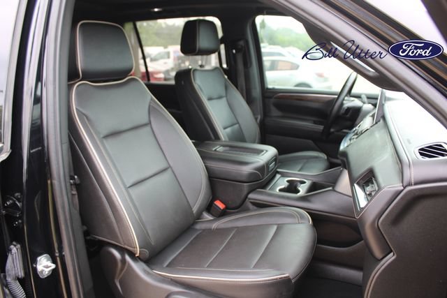 Used 2024 Chevrolet Suburban Premier w/ Premium Package AWD/4WD image 11