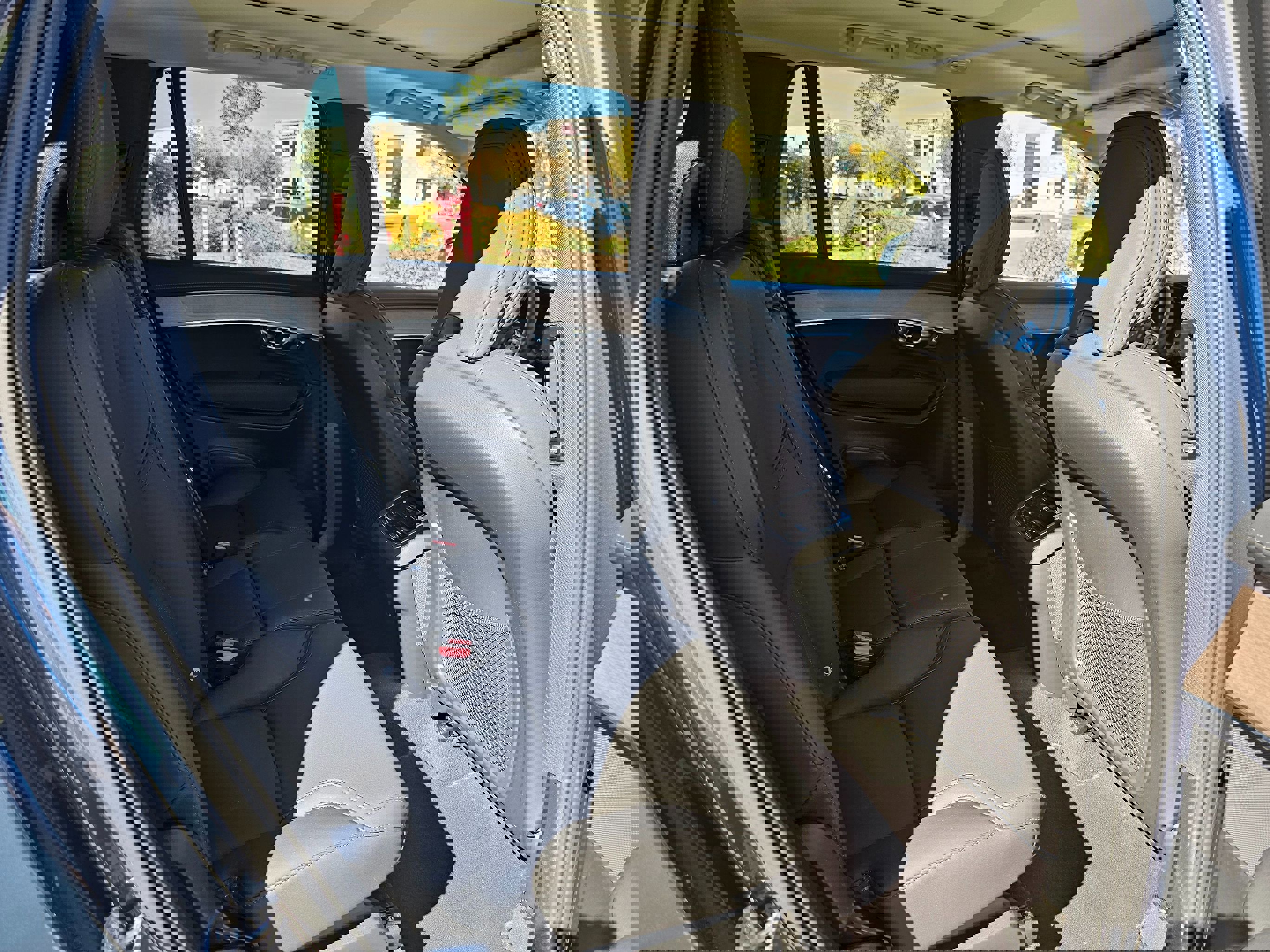 Used 2025 Volvo XC90 B6 Plus image 33