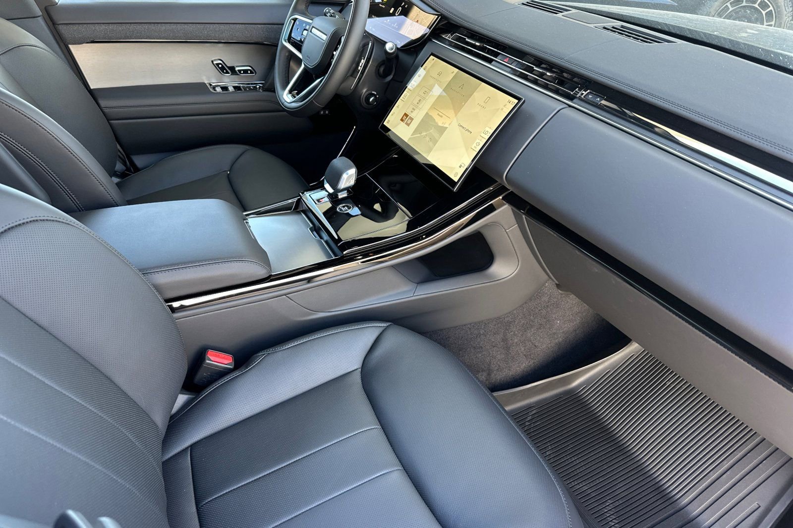 New 2026 Land Rover Range Rover Sport SE AWD/4WD image 16
