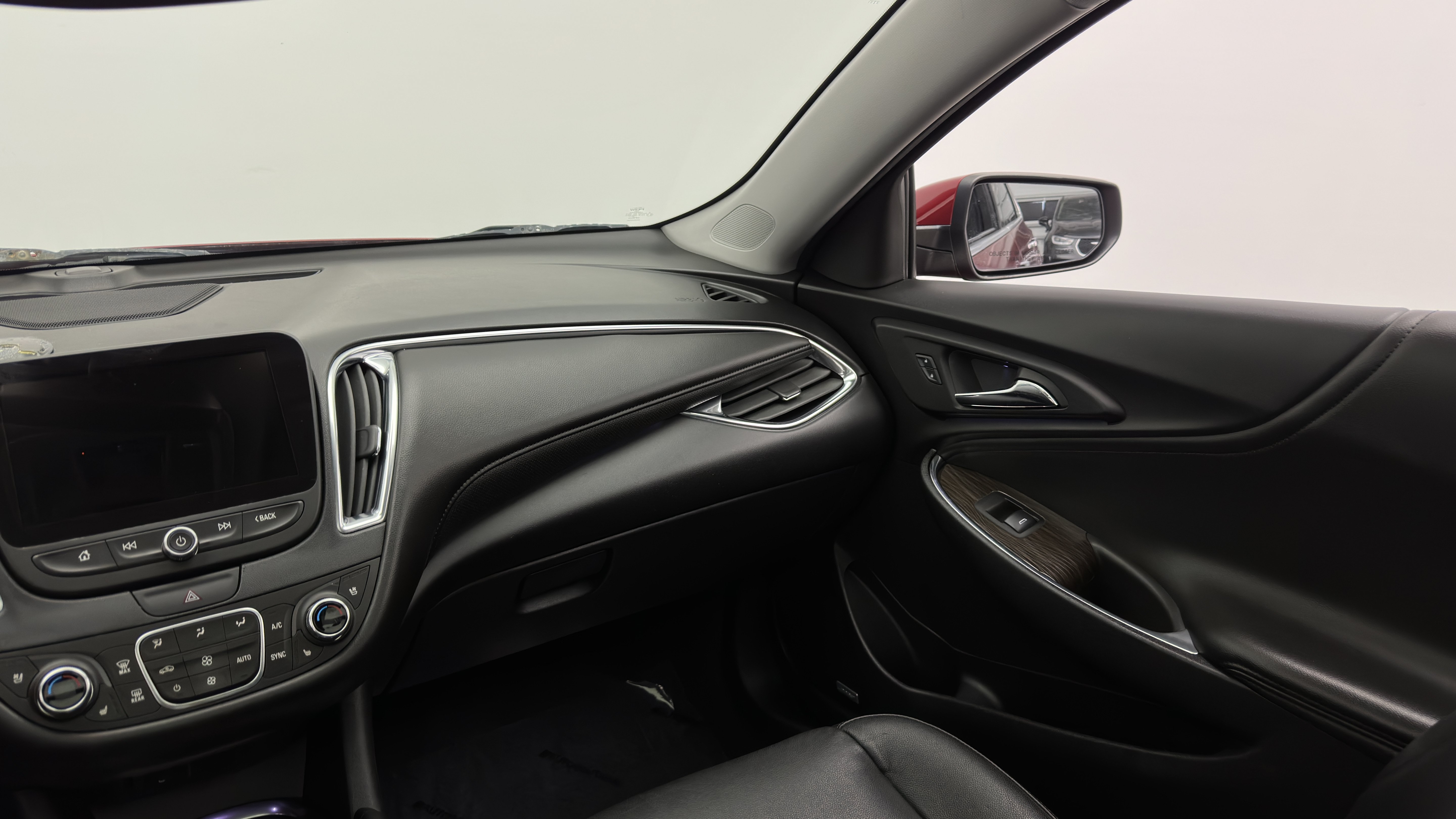 Used 2018 Chevrolet Malibu Premier w/ Premier Sun and Wheel Package FWD image 31