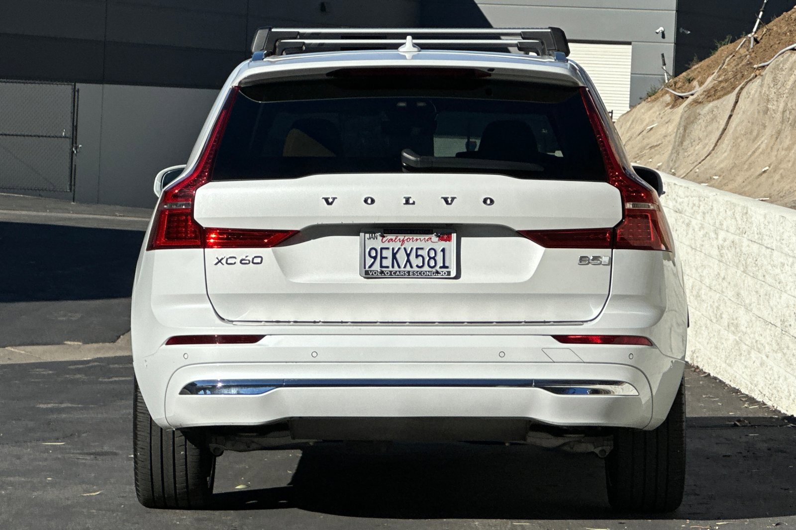 Certified 2023 Volvo XC60 B5 Ultimate w/ Climate Package image 5