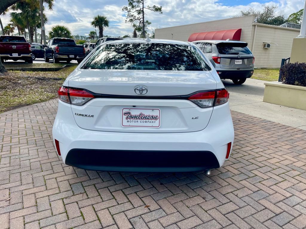 Used 2025 Toyota Corolla LE image 4