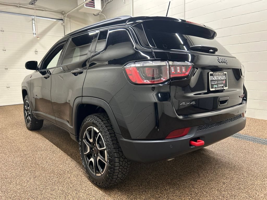 Used 2025 Jeep Compass Trailhawk AWD/4WD image 4