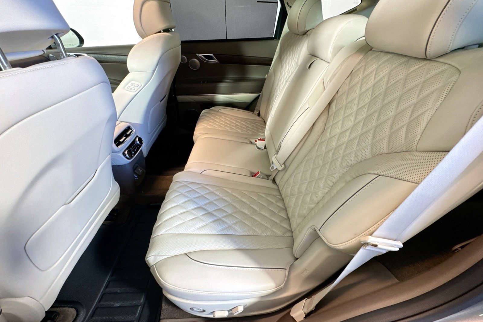 Used 2023 Genesis GV80 3.5T w/ Cargo Package image 24