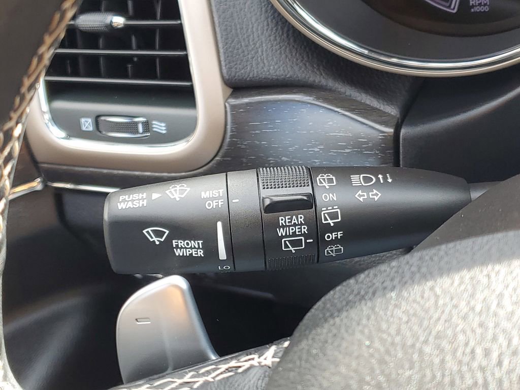 Used 2017 Jeep Grand Cherokee Limited image 18