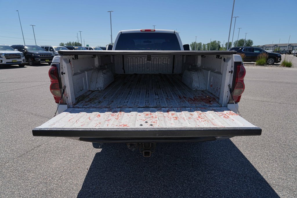 Used 2006 Chevrolet Silverado 2500 W/T w/ Heavy-Duty Power Package AWD/4WD image 11