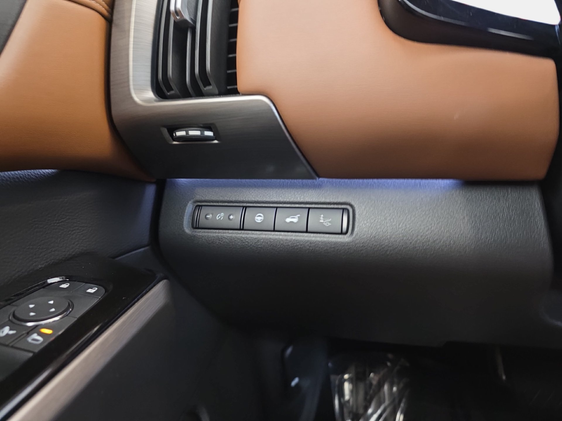 Used 2025 Nissan Pathfinder Platinum w/ Cargo Package FWD image 21