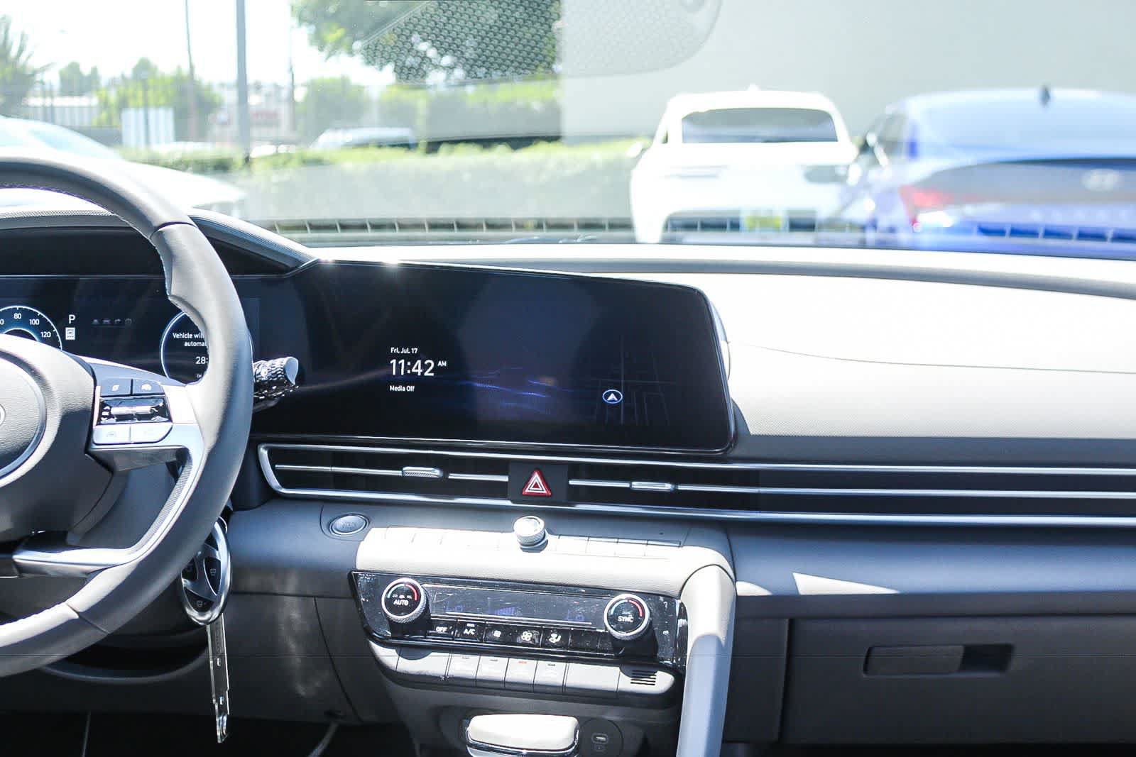 Certified 2025 Hyundai Elantra SEL FWD image 17