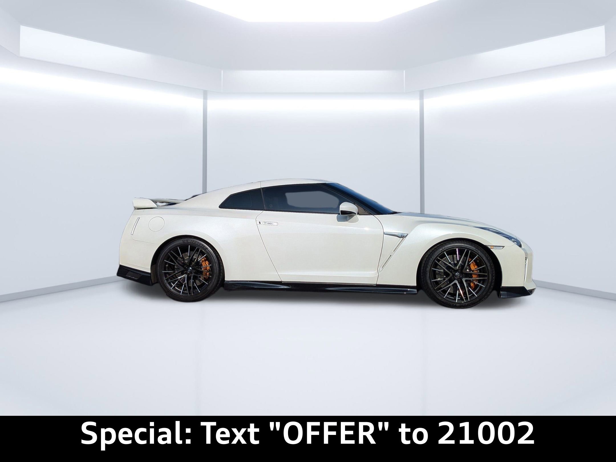 Used 2021 Nissan GT-R Premium image 2