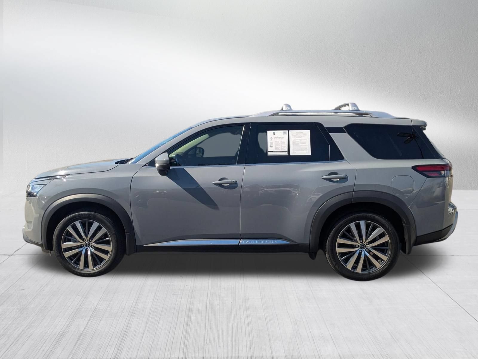 Used 2022 Nissan Pathfinder Platinum w/ Cargo Package FWD image 2