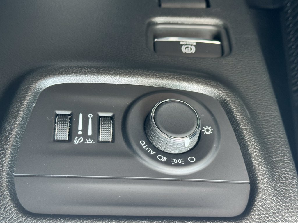 Used 2023 Jeep Grand Cherokee L Laredo AWD/4WD image 32