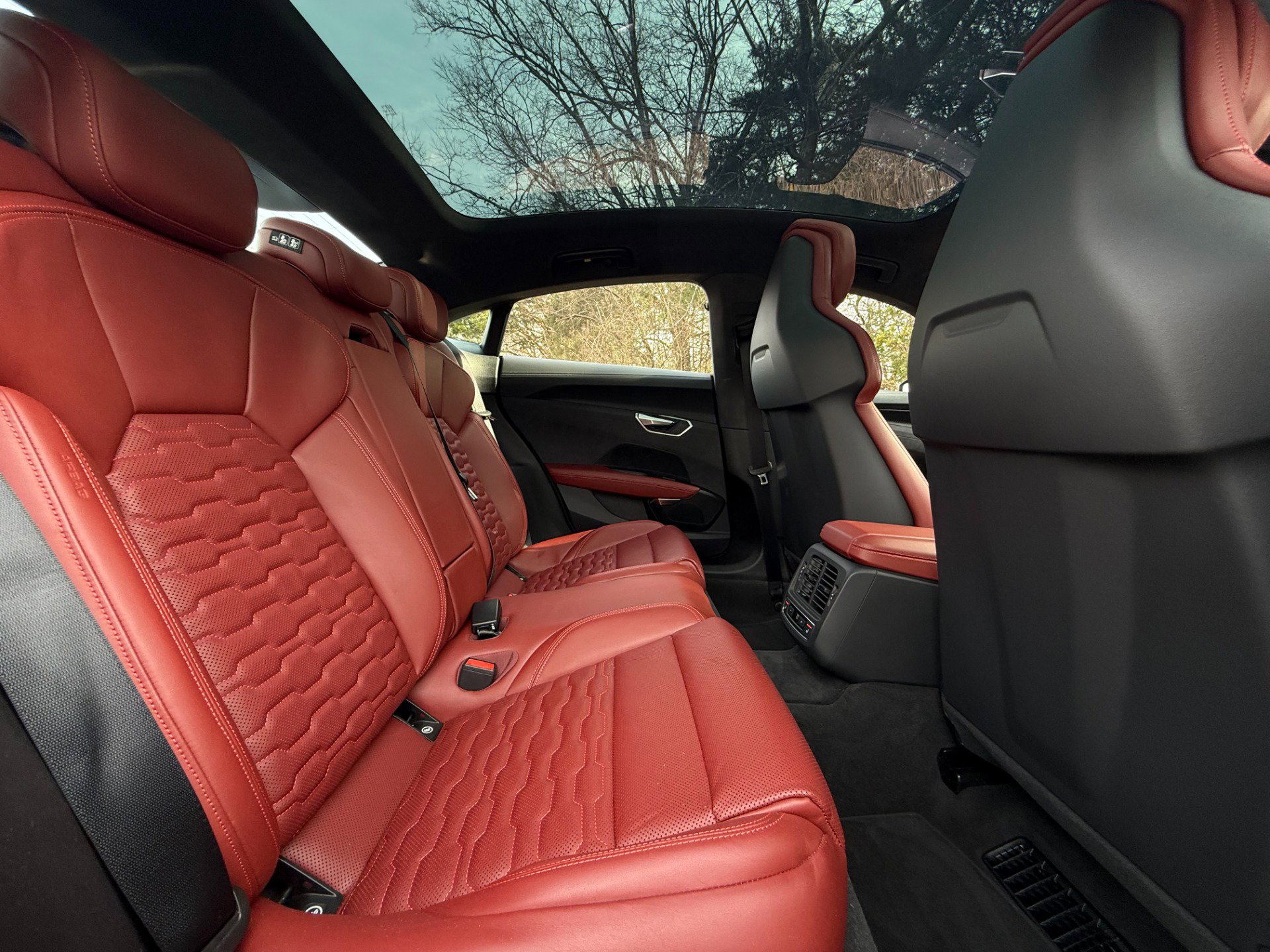 Used 2024 Audi RS e-tron GT w/ Carbon Performance Package image 20