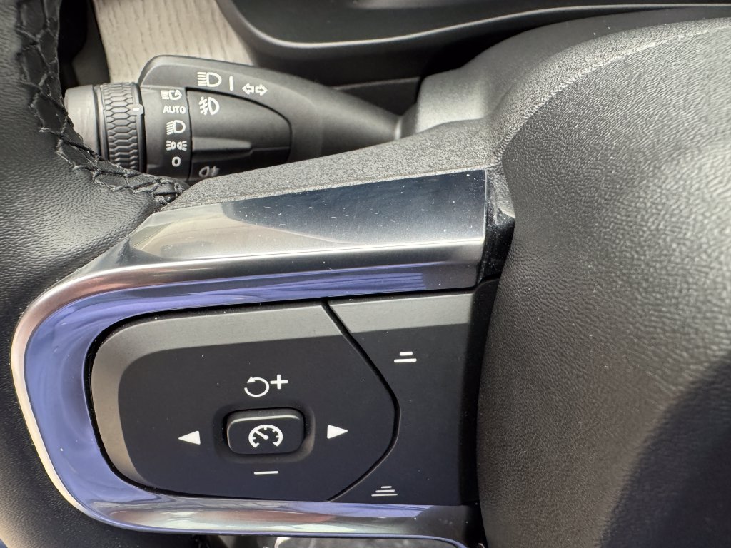 Used 2026 Volvo XC40 B5 Plus AWD/4WD image 15