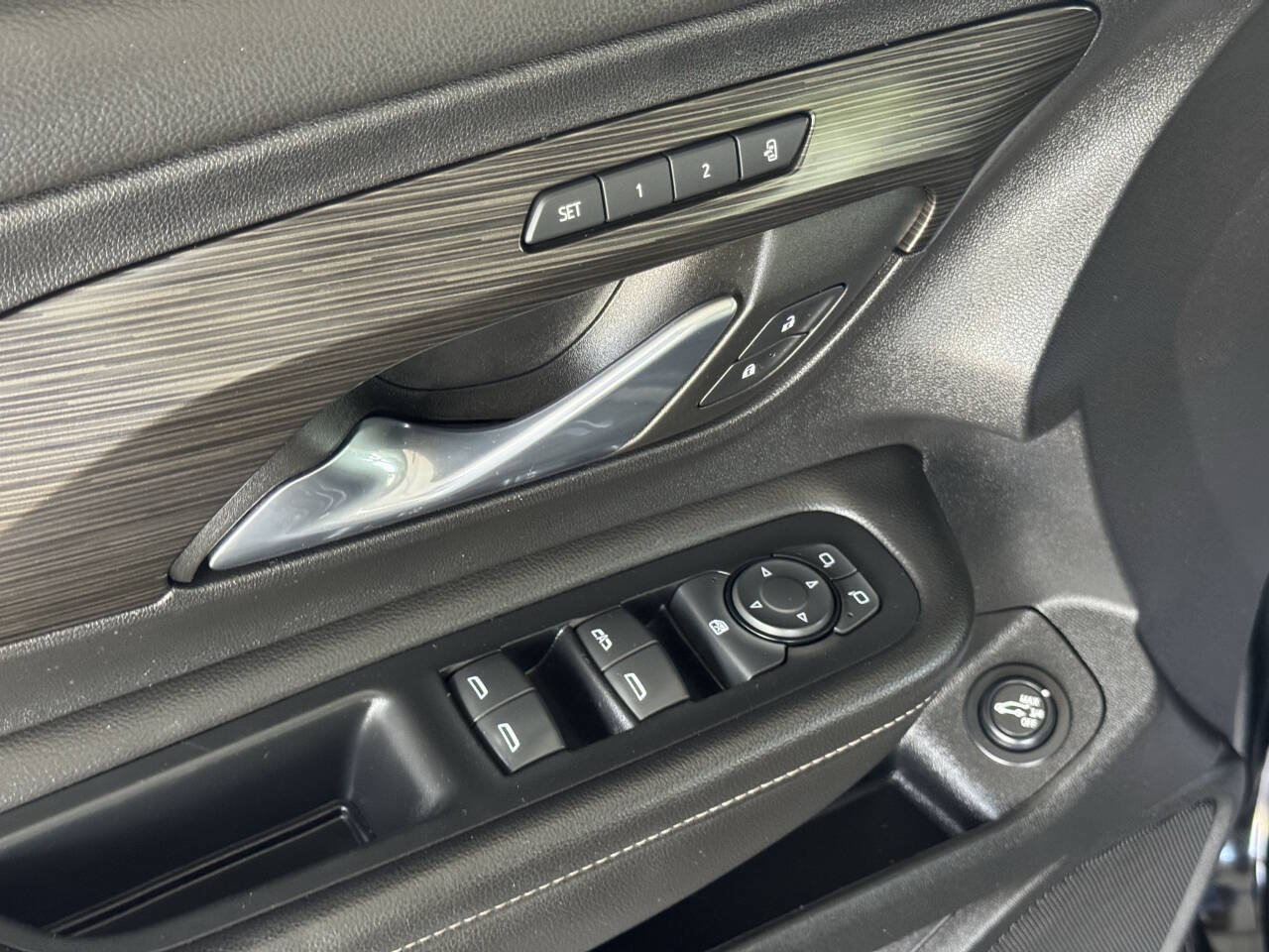 Used 2023 GMC Terrain SLT w/ Tech Package FWD image 23