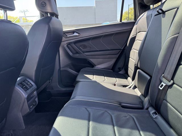 Used 2022 Volkswagen Tiguan SEL R-Line AWD/4WD image 38