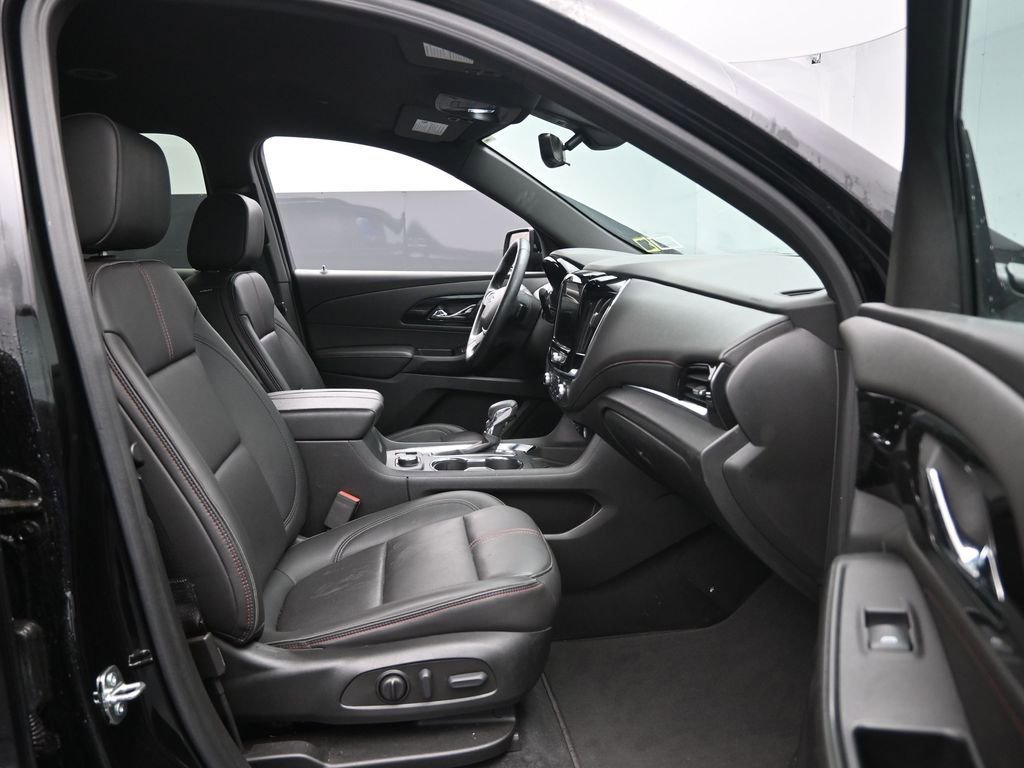 Used 2023 Chevrolet Traverse RS image 31