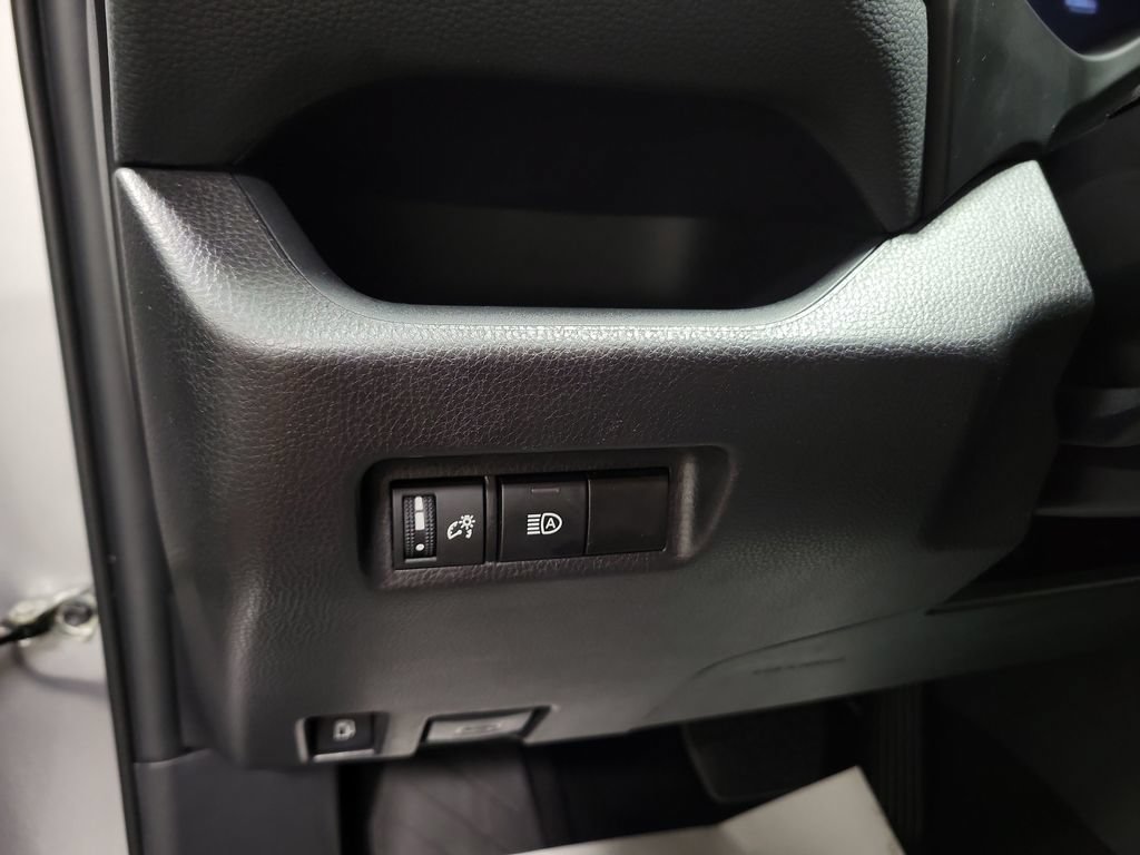 Used 2025 Toyota RAV4 XLE AWD/4WD image 28