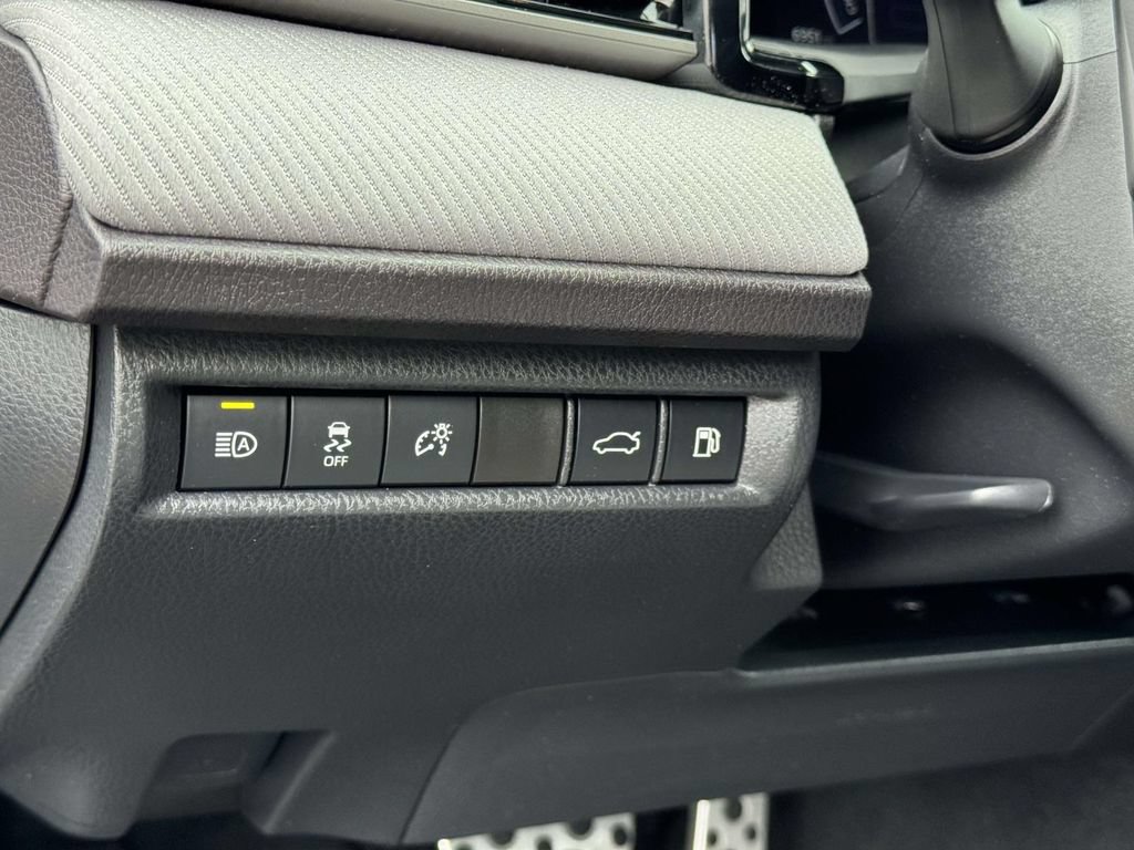 Used 2025 Toyota Camry SE FWD image 10