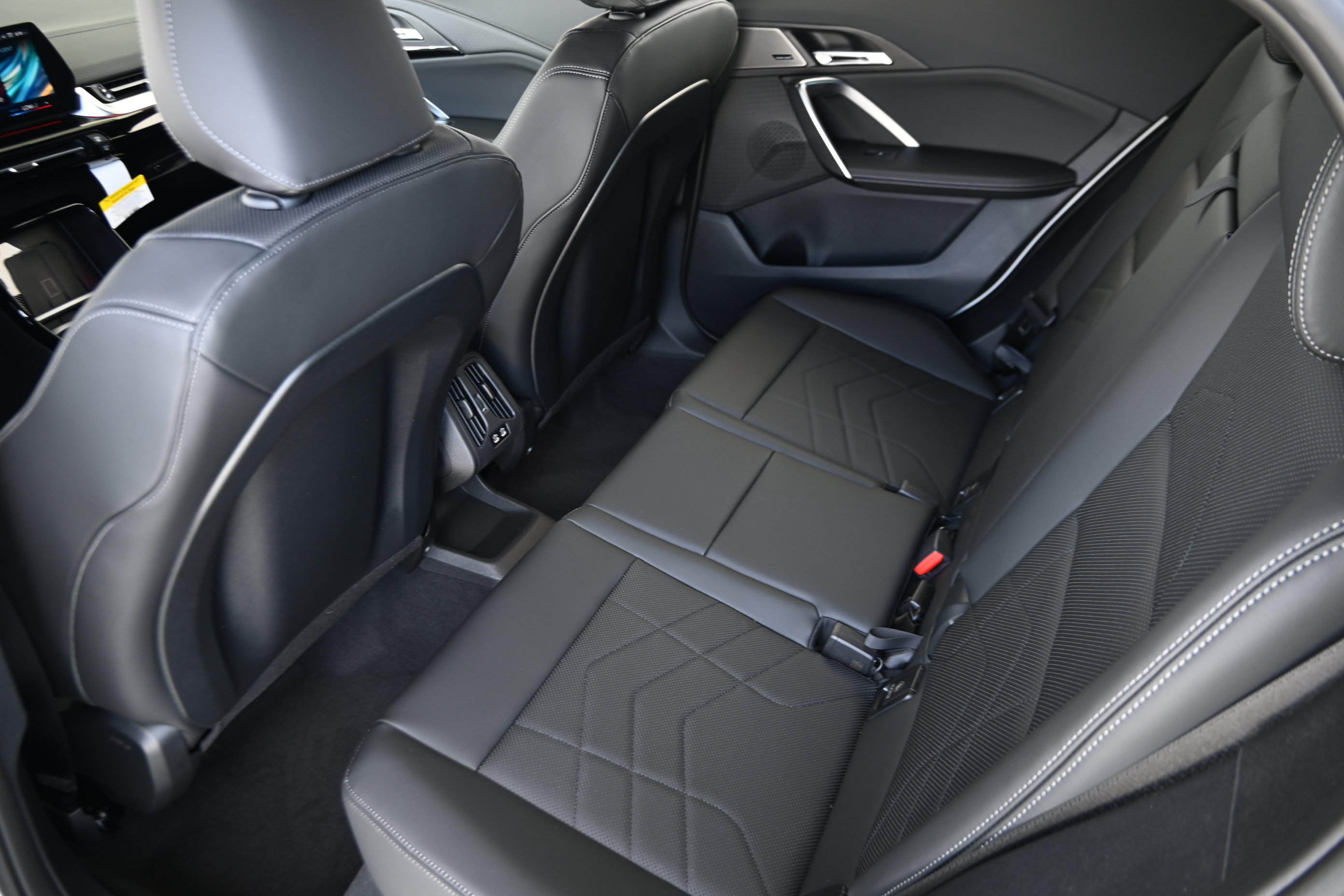 New 2027 BMW X2 xDrive28i AWD/4WD image 12