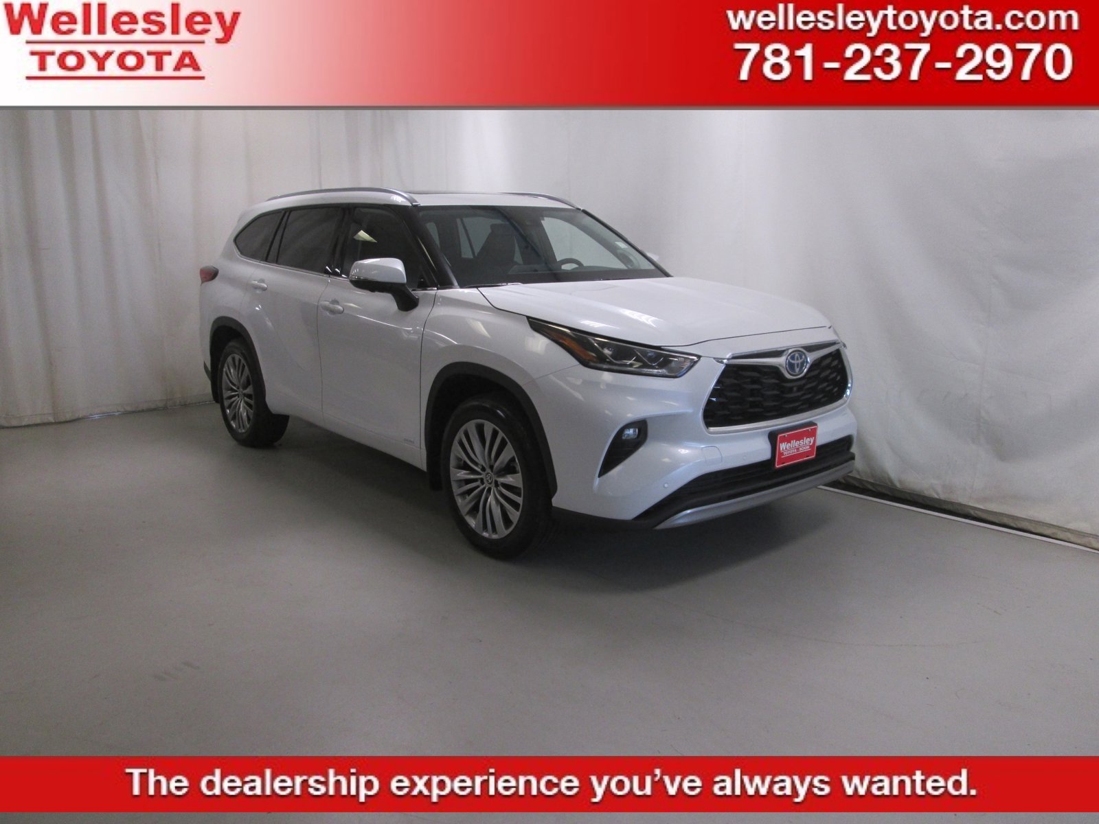 Used 2023 Toyota Highlander Platinum AWD/4WD image 1