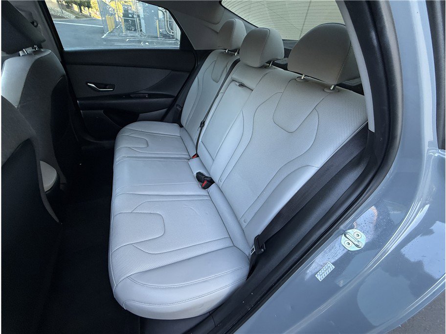 Used 2022 Hyundai Elantra Limited w/ Preferred Accessory Package image 13