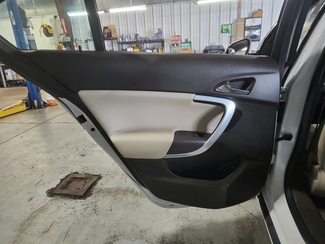 Used 2017 Buick Regal Premium w/ Driver Confidence Package #1 FWD image 23
