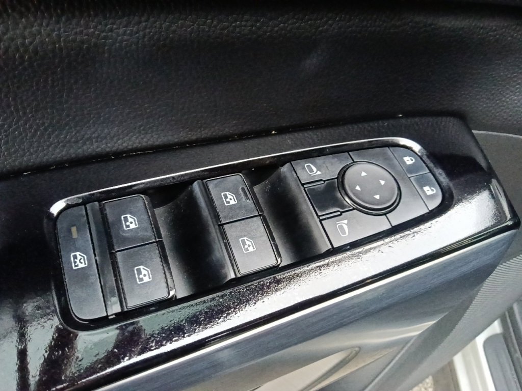 Used 2025 Nissan Pathfinder SL w/ SL Premium Package image 12