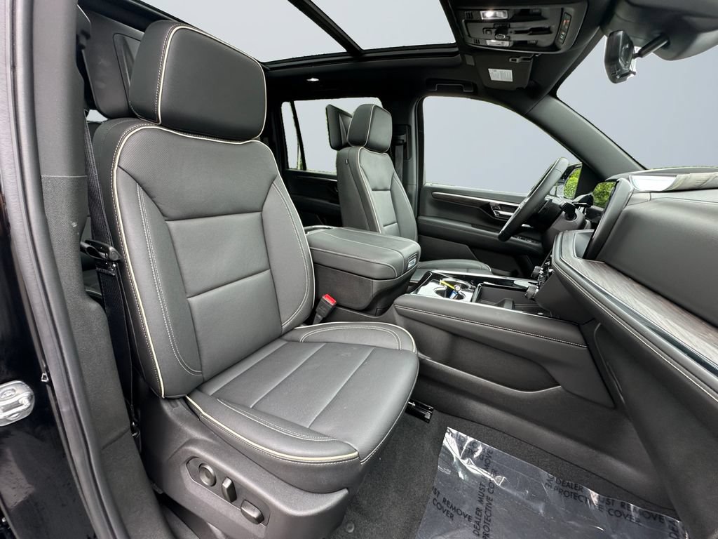 Used 2025 Chevrolet Suburban Premier AWD/4WD image 15
