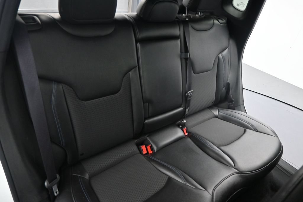 Used 2024 Jeep Compass Latitude AWD/4WD image 13