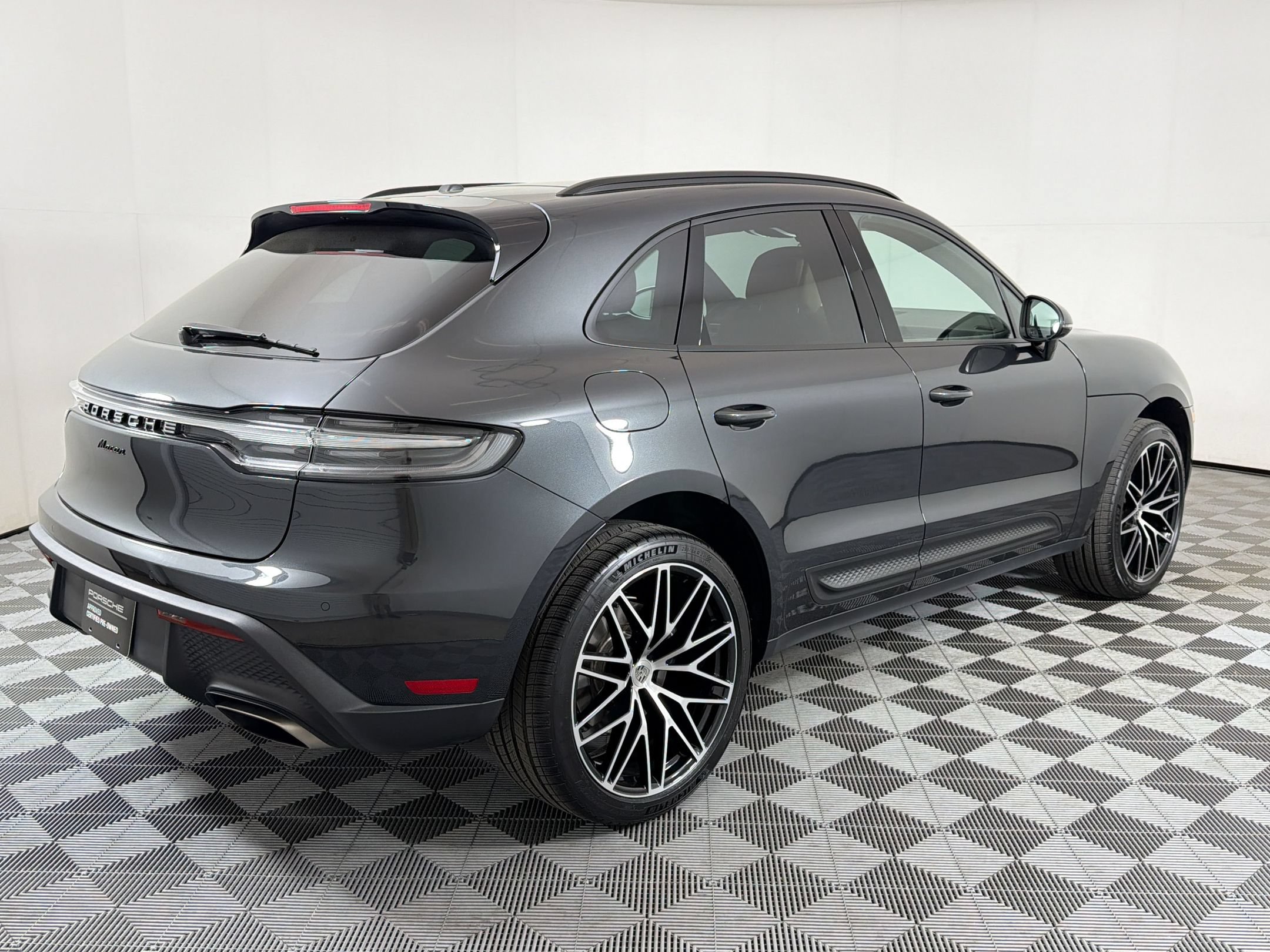 Certified 2026 Porsche Macan AWD/4WD image 10