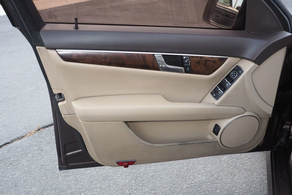 Used 2013 Mercedes-Benz C 250 Sedan image 14
