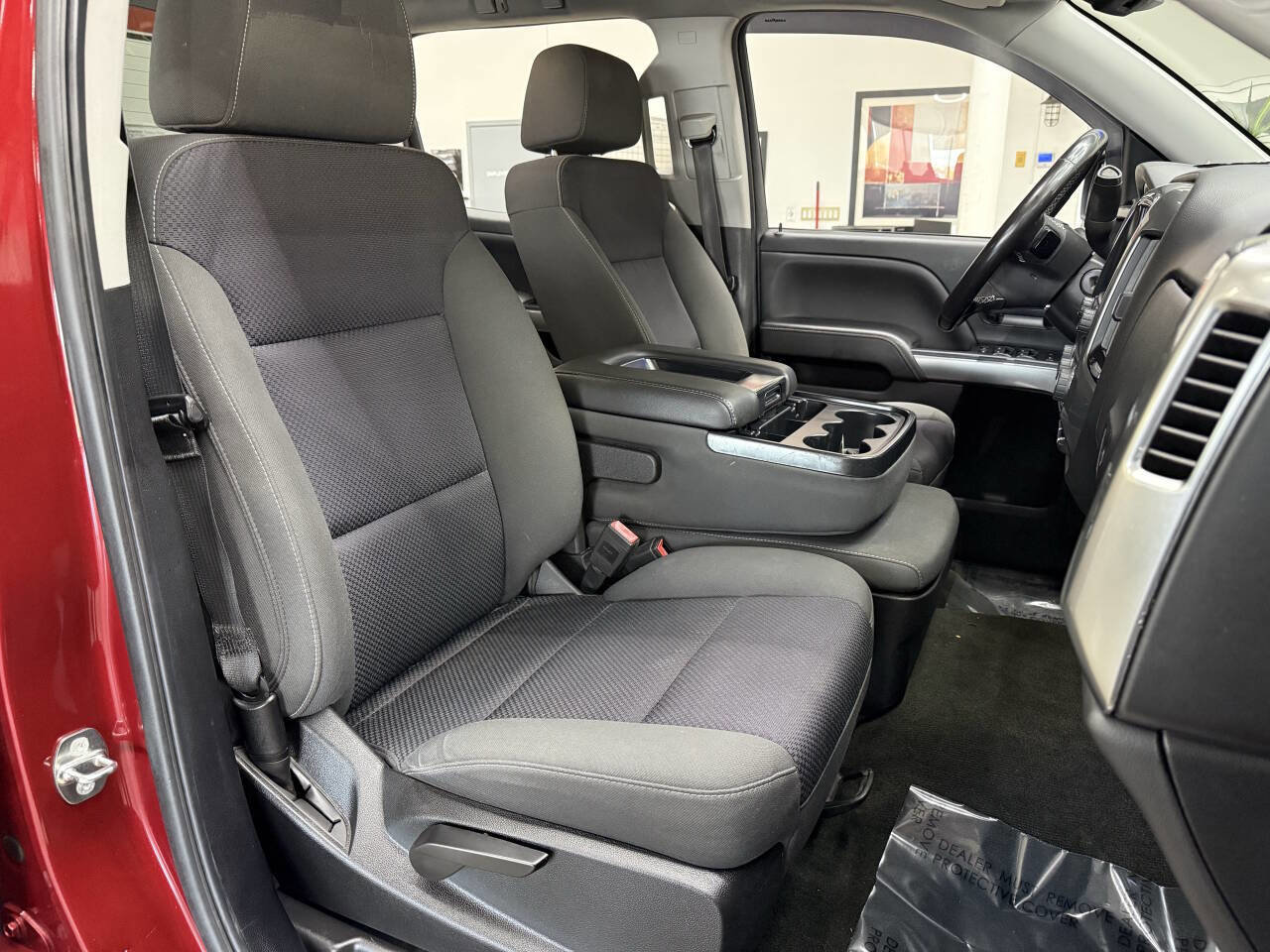 Used 2018 Chevrolet Silverado 1500 LT w/ LT Eassist Package AWD/4WD image 17