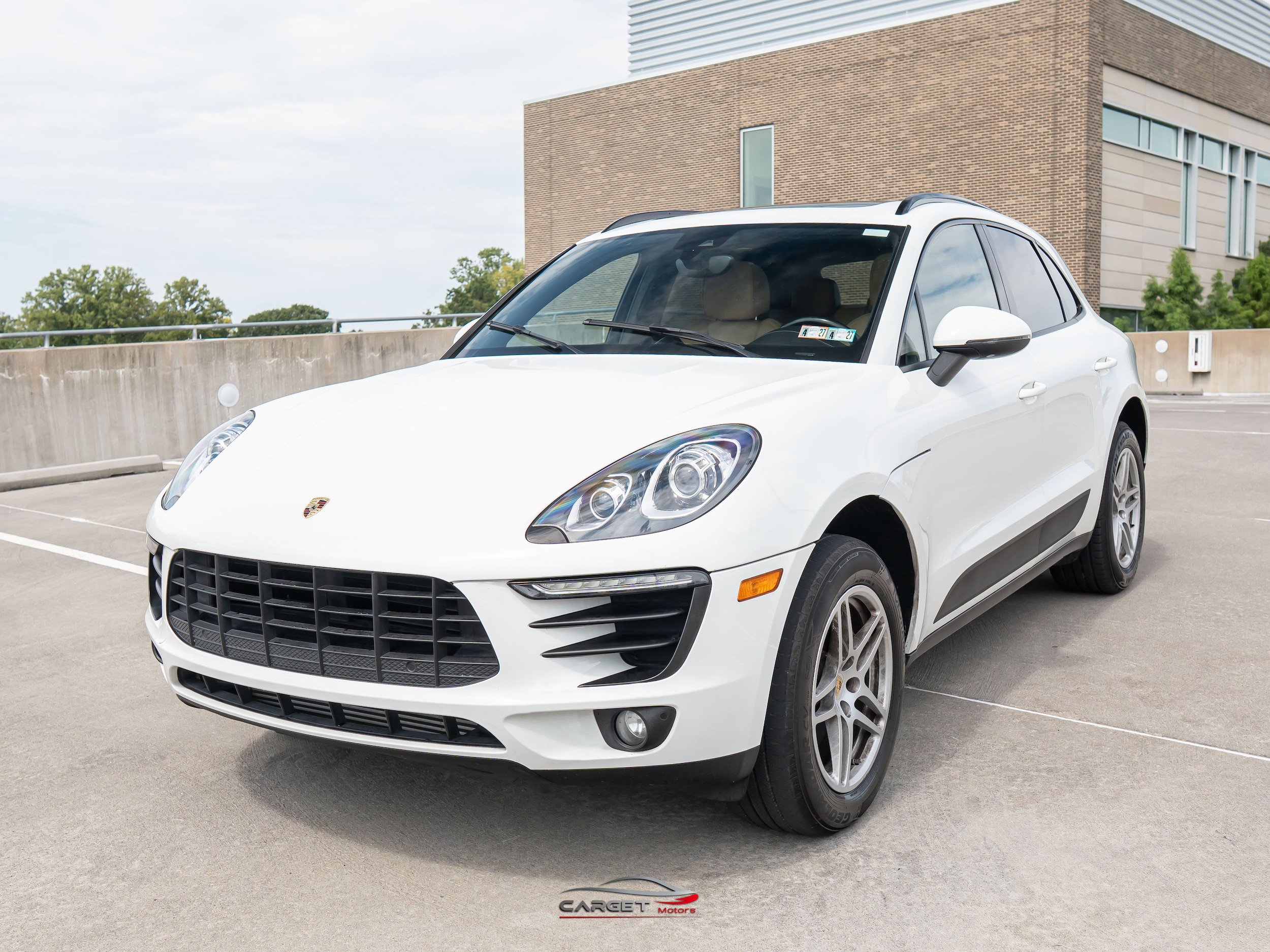 Used 2018 Porsche Macan AWD/4WD image 3
