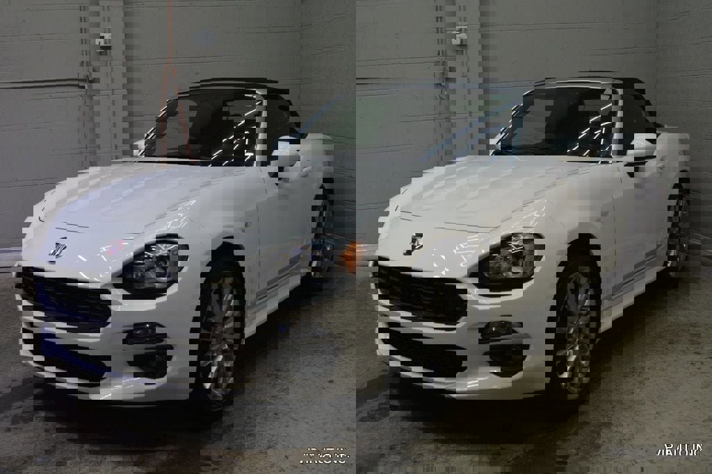 Used 2017 FIAT 124 Spider Lusso image 2