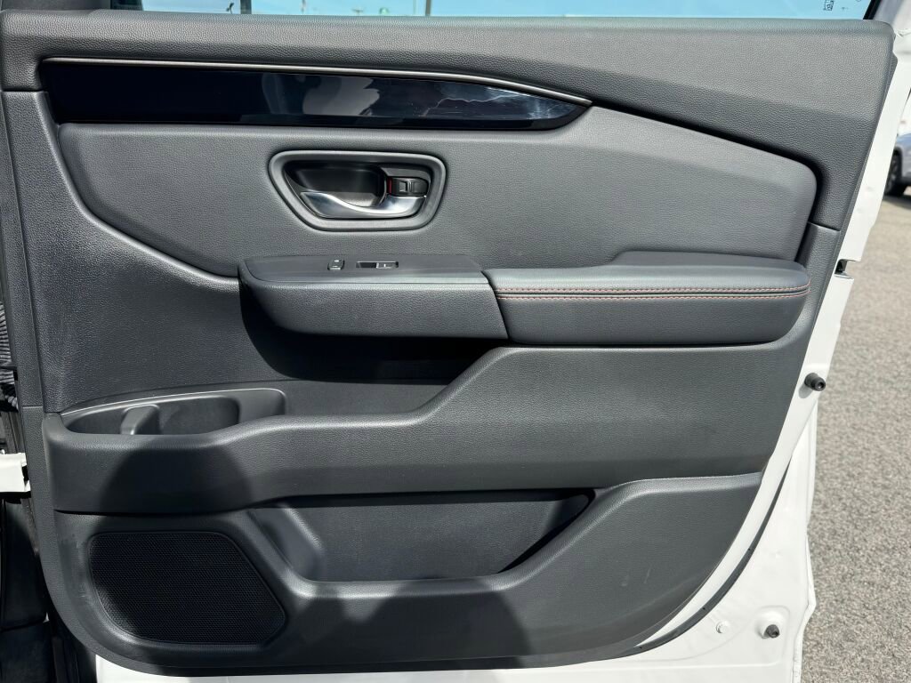 Used 2025 Honda Pilot TrailSport image 23