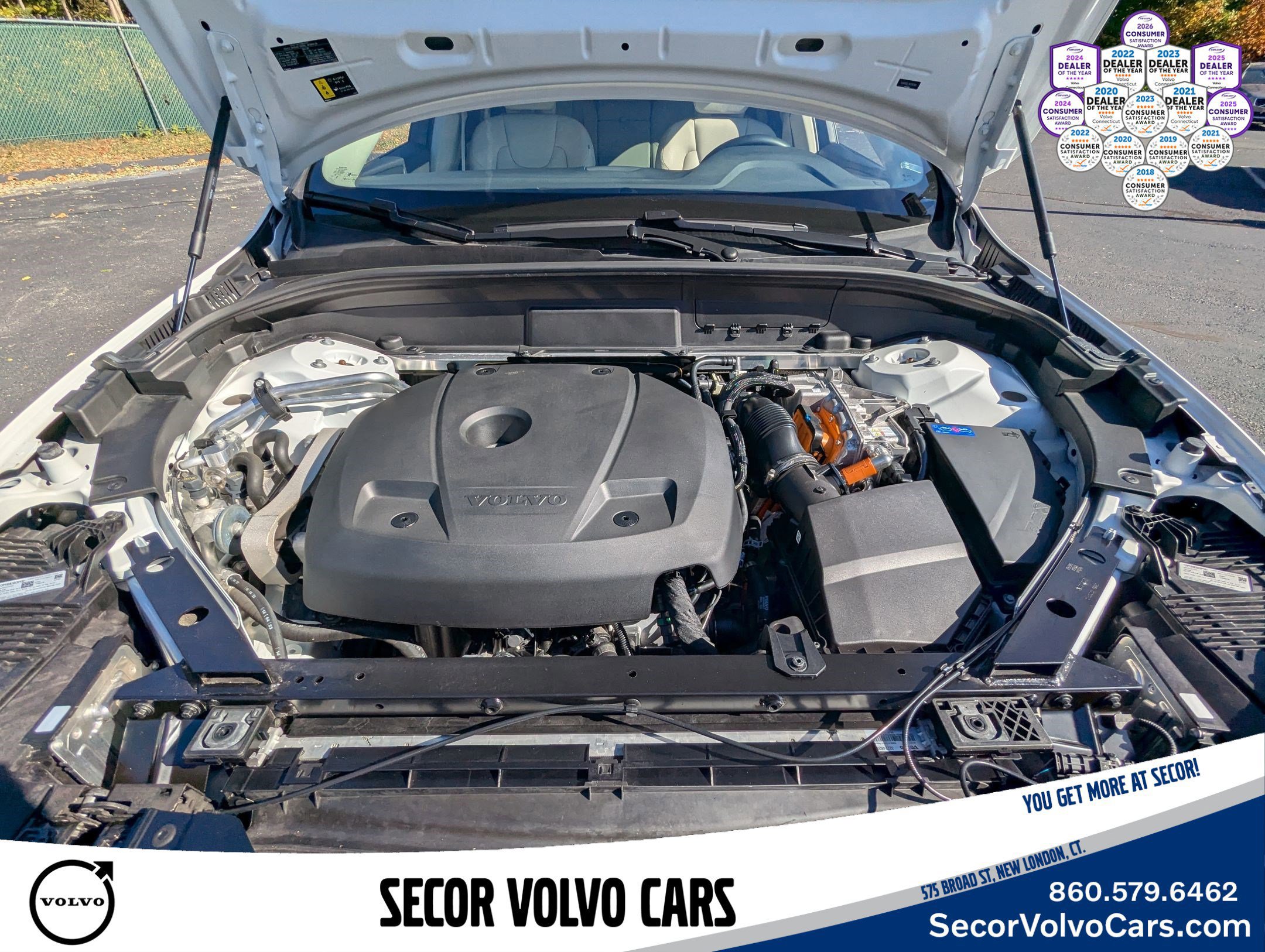 Certified 2024 Volvo XC60 T8 Plus w/ Protection Package Premier image 24