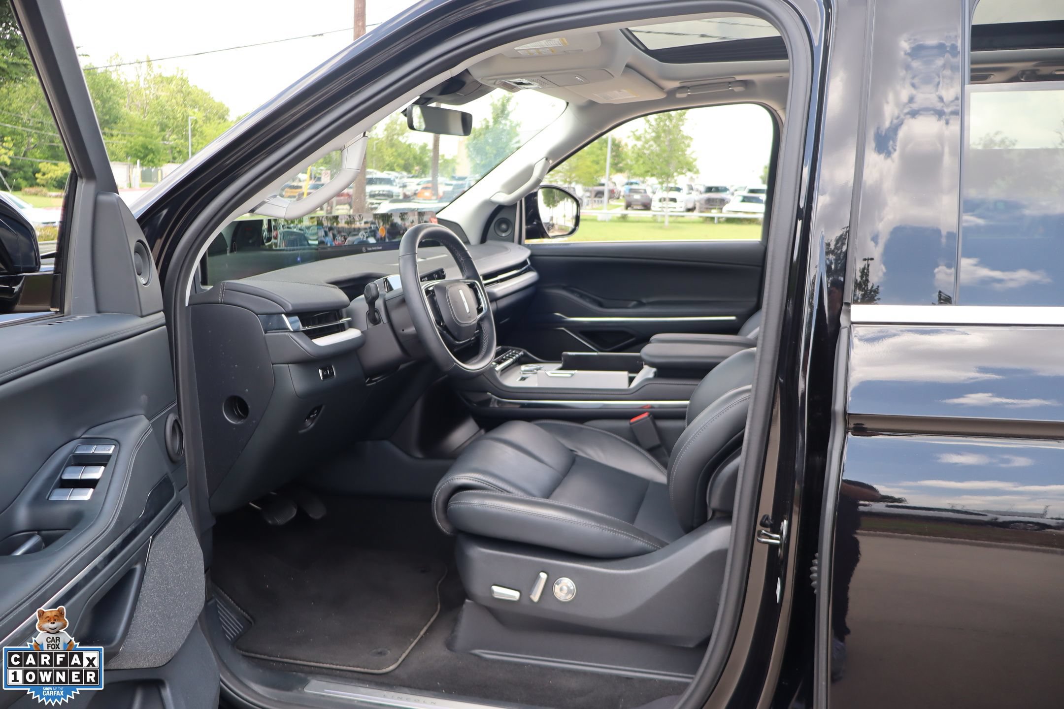 Used 2025 Lincoln Navigator Reserve AWD/4WD image 26