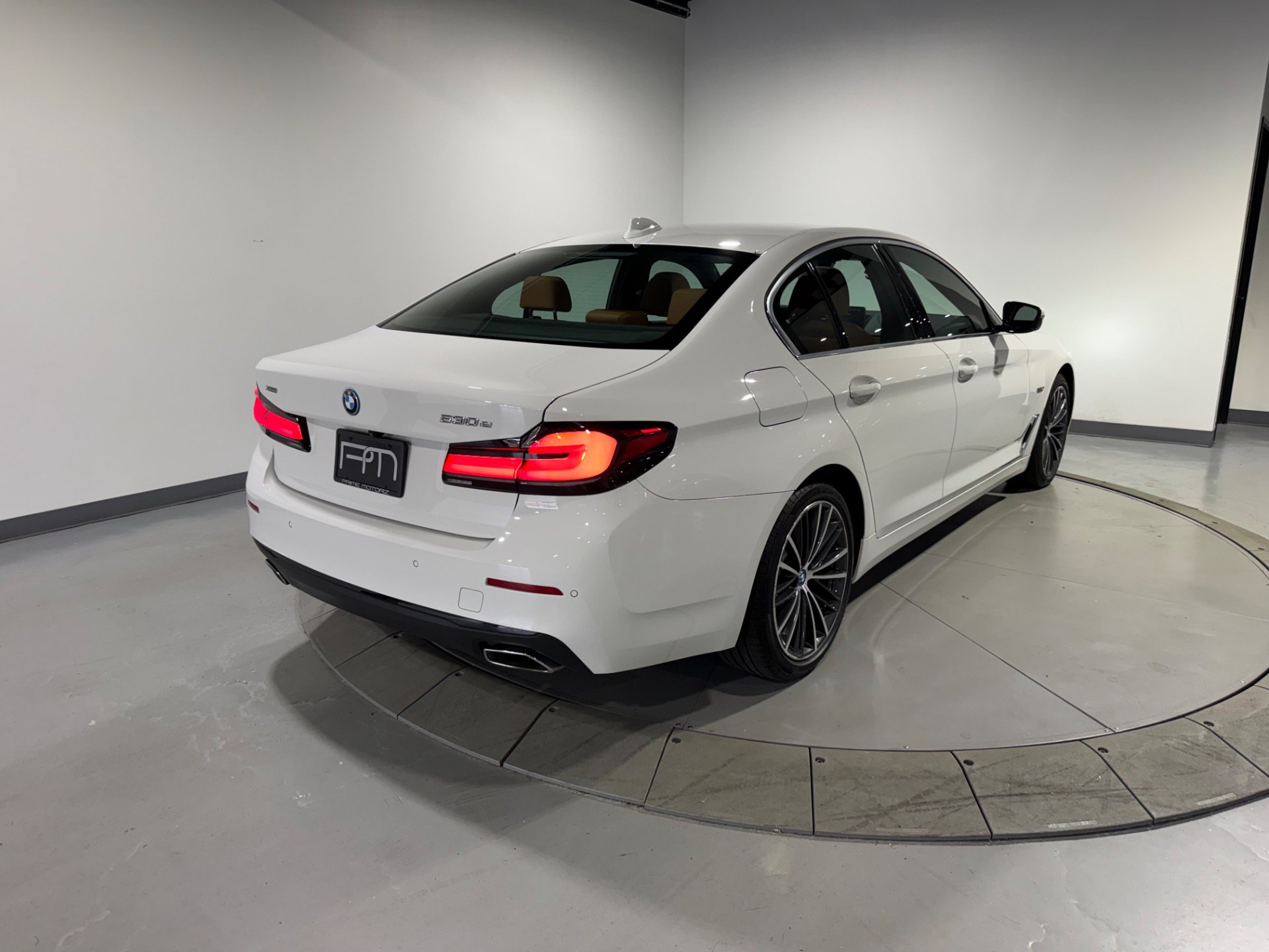 Used 2023 BMW 530e xDrive w/ Convenience Package AWD/4WD image 12