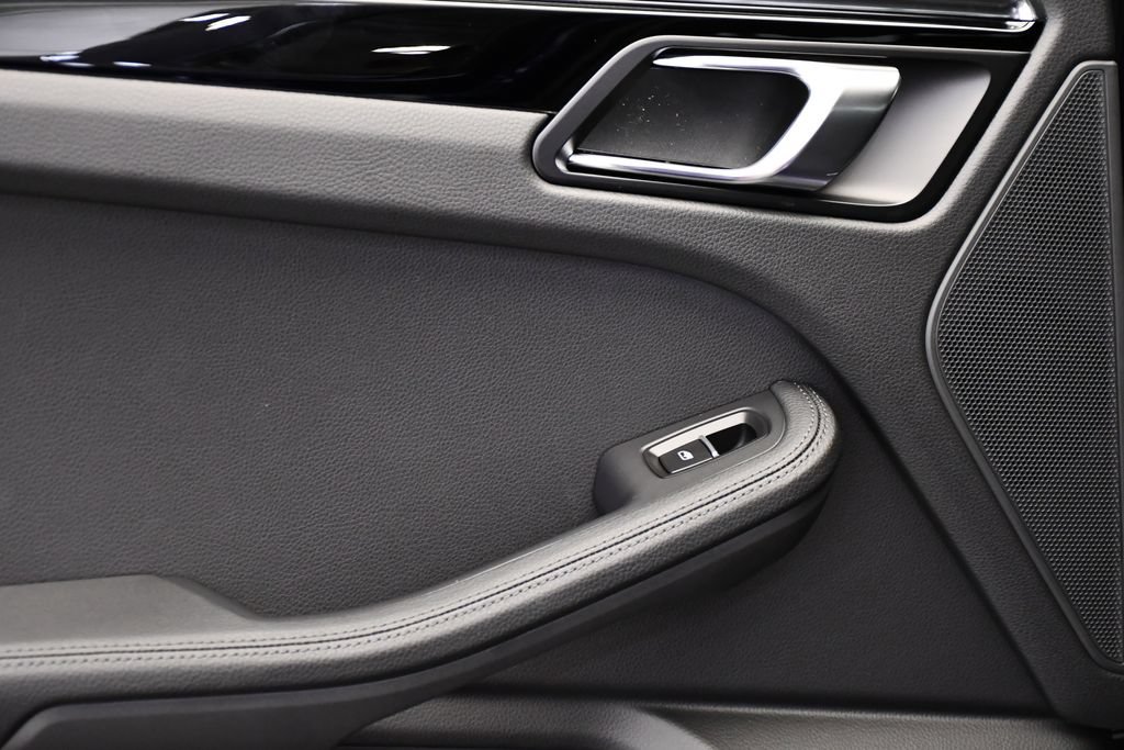 Certified 2026 Porsche Macan AWD/4WD image 43