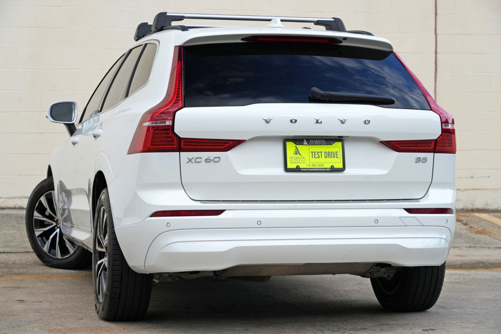Used 2023 Volvo XC60 B5 Core w/ Climate Package FWD image 5