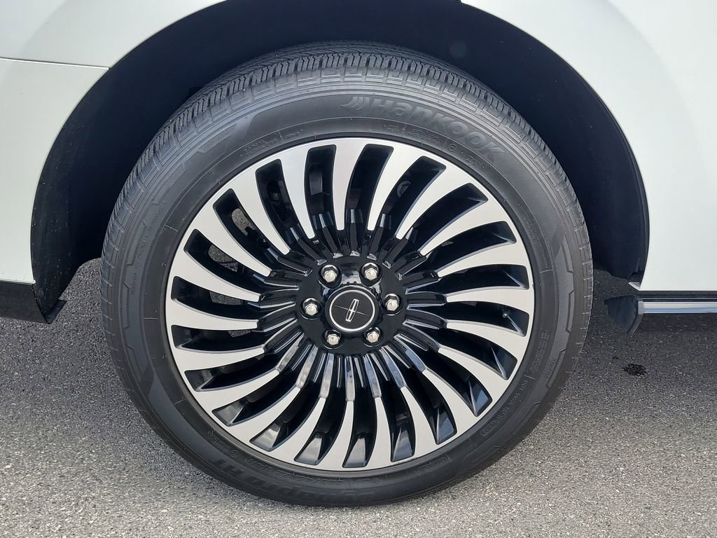 Used 2020 Lincoln Navigator Black Label w/ Cargo Convenience Package AWD/4WD image 5